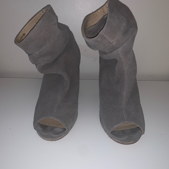 Open toe booties - Picture 2 of 5